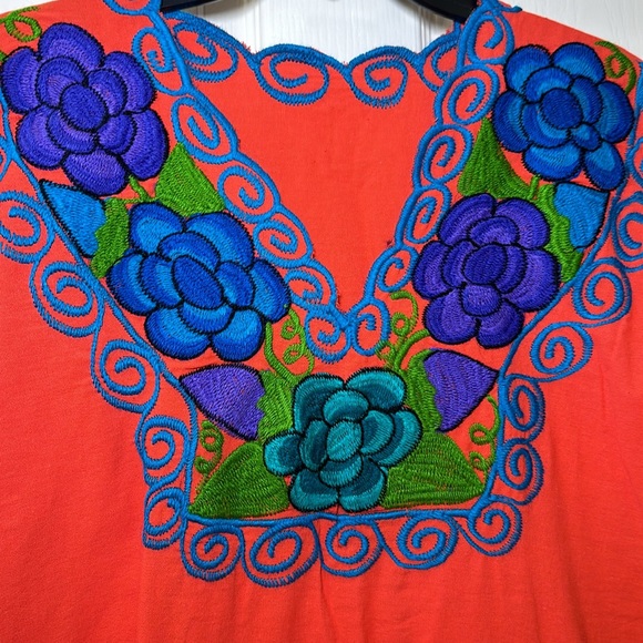 Authentic embroidered Mexican top - Picture 2 of 4
